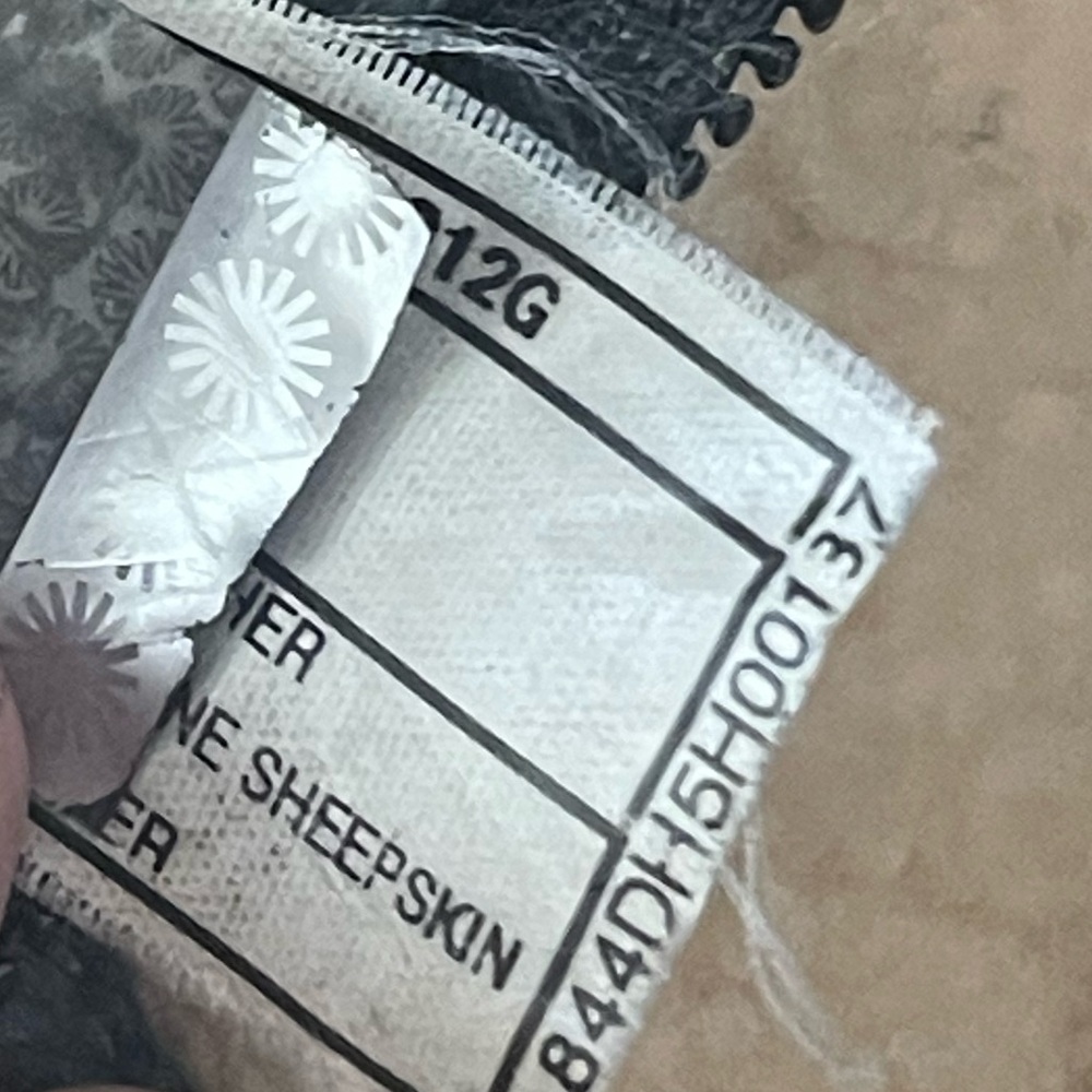 UGG Jillian knee high side zip black suede boots. Sherpalined. Size 7.5 GUC - Picture 15 of 16